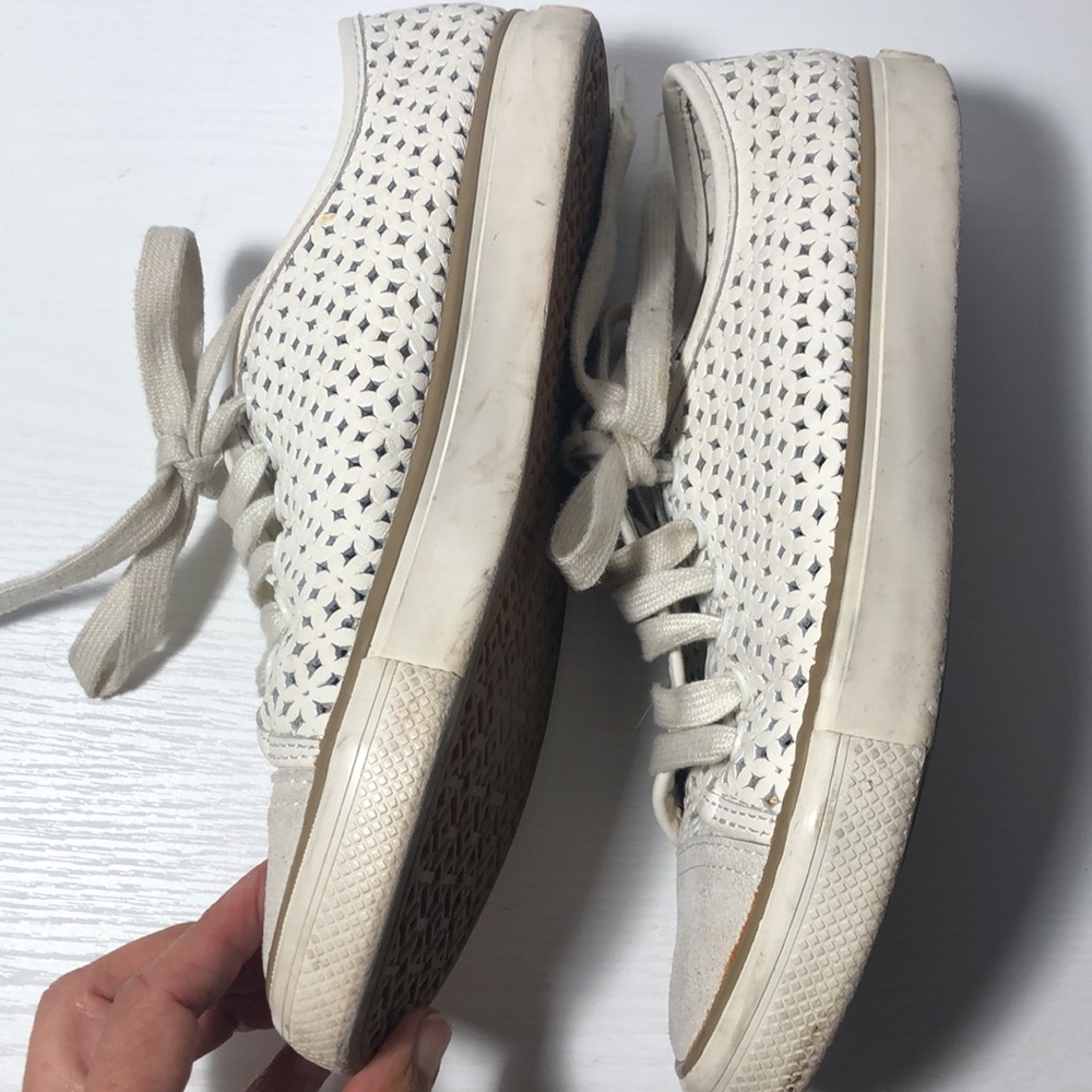 Tory Burch White Tan laser cut leather daisy sneakers women’s size 6.5 - Picture 4 of 13